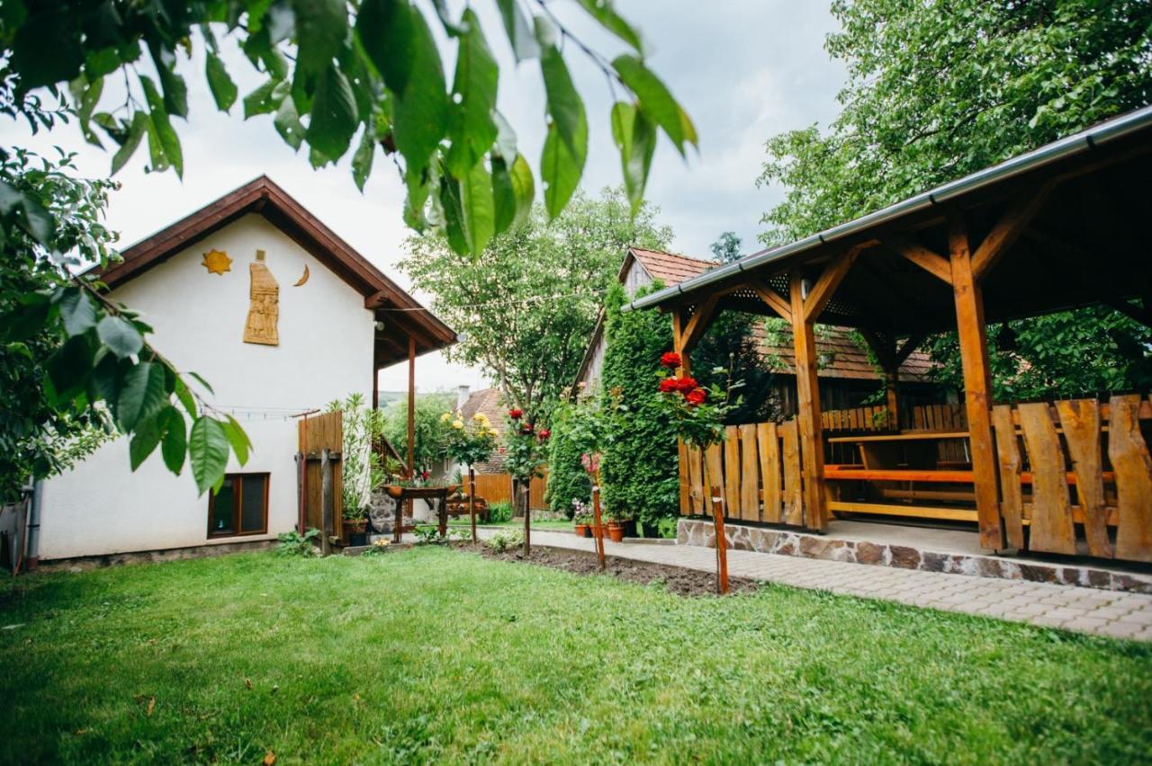 Hotel Gyongyvirag Panzio Lupeni  Exterior foto